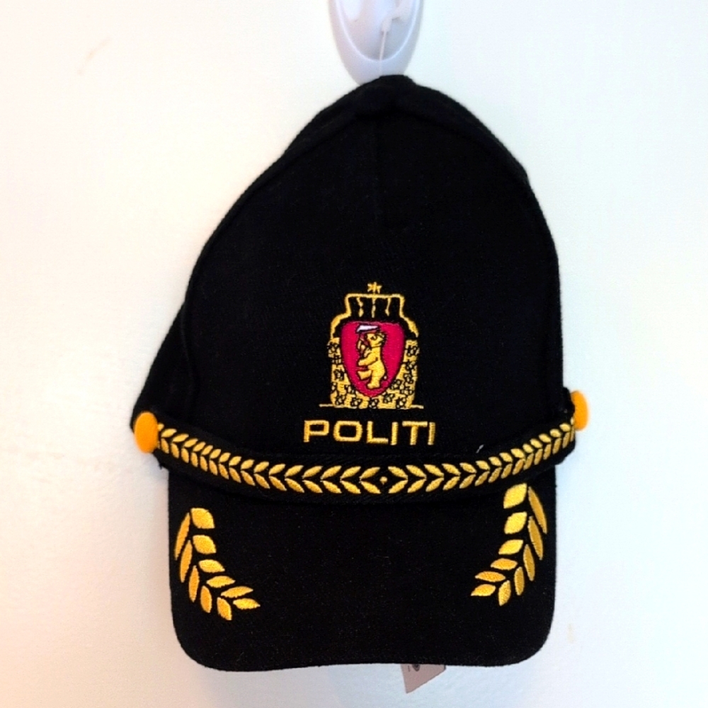 NWT Black and Gold Politi Cap - Kids
